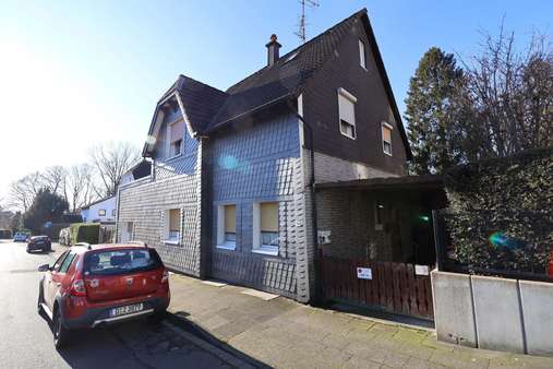 Seitenansicht - Zweifamilienhaus in 42719 Solingen mit 159m² kaufen