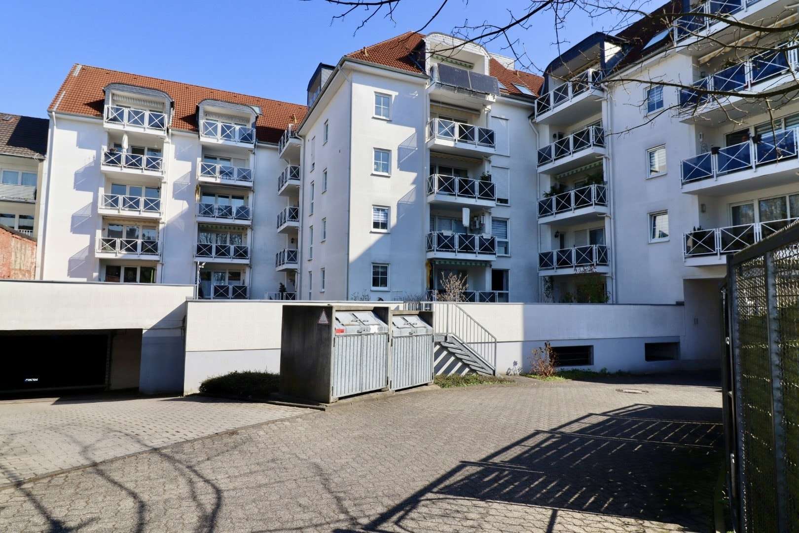 Rückansicht - Etagenwohnung in 42651 Solingen mit 114m² kaufen