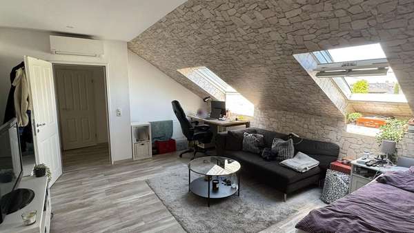 Schlafzimmer - Dachgeschosswohnung in 47228 Duisburg mit 58m² als Kapitalanlage kaufen