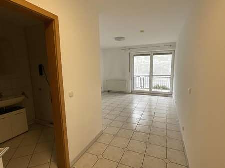 Schlafzimmer mit angrenzendem Bad - Etagenwohnung in 47137 Duisburg mit 65m² kaufen