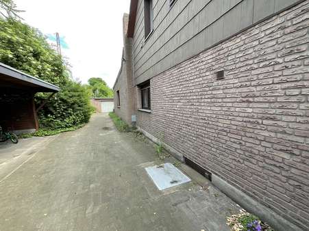 Hofeinfahrt - Reihenendhaus in 47138 Duisburg mit 105m² kaufen