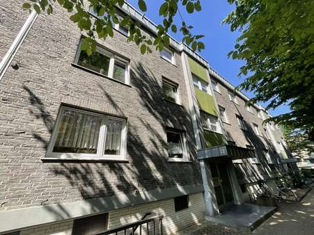 Vorderansicht - Etagenwohnung in 47269 Duisburg mit 79m² kaufen