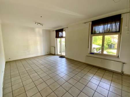 Wohn-/ Esszimmer - Erdgeschosswohnung in 47229 Duisburg mit 71m² kaufen