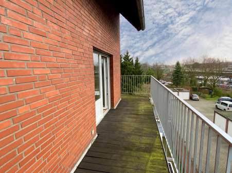 Balkon Zugang vom Wohnzimmer - Maisonette-Wohnung in 47441 Moers mit 77m² kaufen