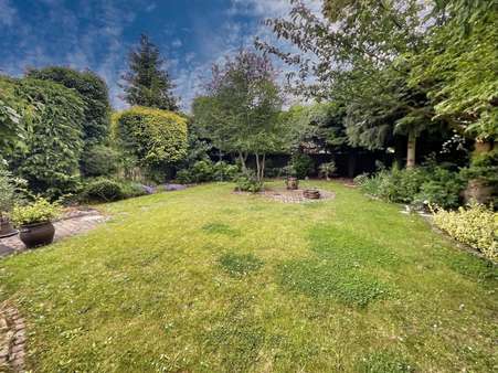 Blick in den Garten - Zweifamilienhaus in 47178 Duisburg mit 164m² kaufen