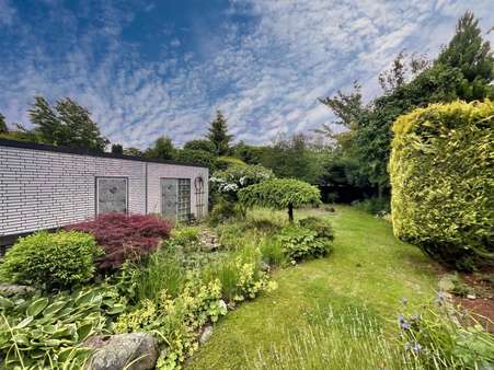 Blick in den Garten - Zweifamilienhaus in 47178 Duisburg mit 164m² kaufen