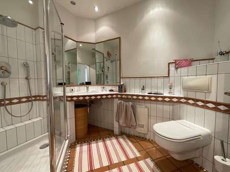 Badezimmer - Etagenwohnung in 47051 Duisburg mit 76m² kaufen