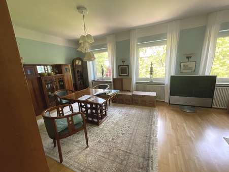 Wohnzimmer - Etagenwohnung in 47051 Duisburg mit 76m² kaufen