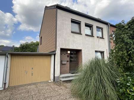 Vorderansicht - Doppelhaushälfte in 47239 Duisburg mit 92m² kaufen