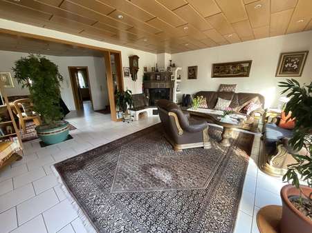 Wohnzimmer - Doppelhaushälfte in 47178 Duisburg mit 140m² kaufen
