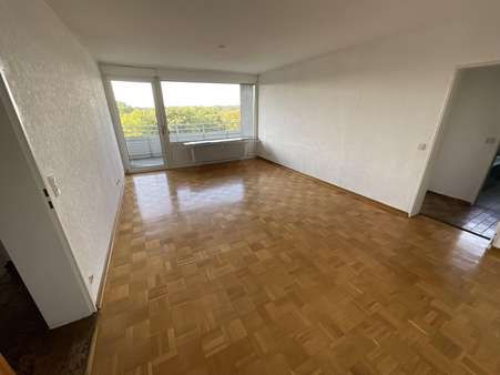 Wohnzimmer mit Balkon Wohnzimmer mit Balkon - Etagenwohnung in 47506 Neukirchen-Vluyn mit 76m² kaufen