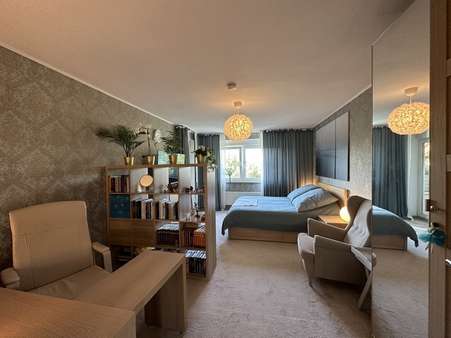 Wohnzimmer zzt. Schlafzimmer - Etagenwohnung in 47167 Duisburg mit 77m² kaufen