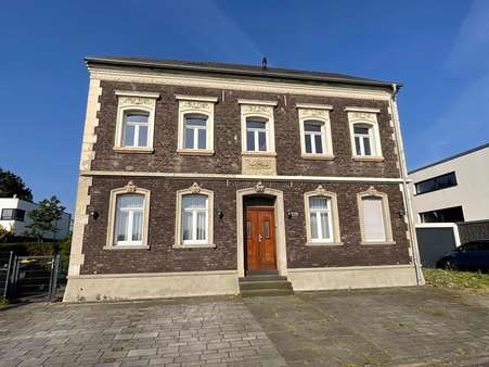 Vorderansicht - Einfamilienhaus in 47228 Duisburg mit 270m² kaufen