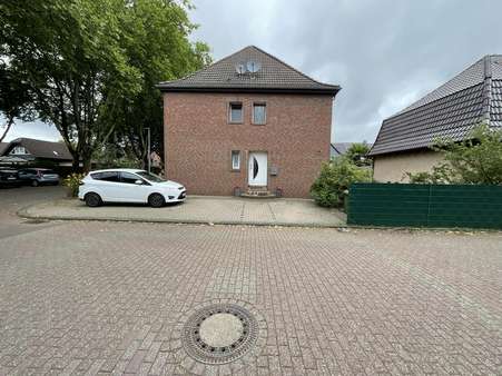 Vorderansicht - Zweifamilienhaus in 46119 Oberhausen mit 150m² kaufen