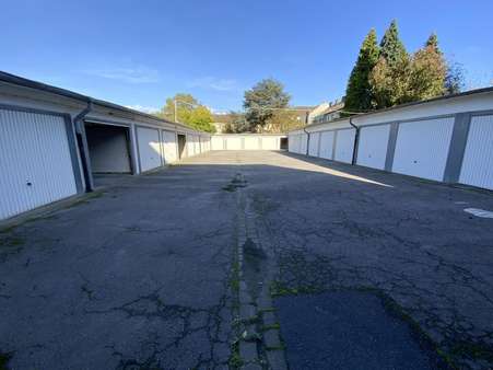 Garagenhof - Mehrfamilienhaus in 47137 Duisburg mit 469m² als Kapitalanlage kaufen