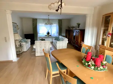 ** Familienfreundliche DHH in gefragter Lage **