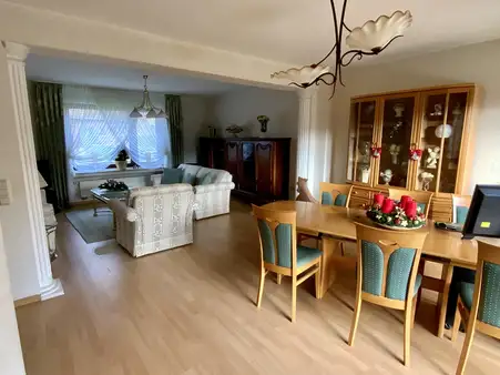 ** Familienfreundliche DHH in gefragter Lage **