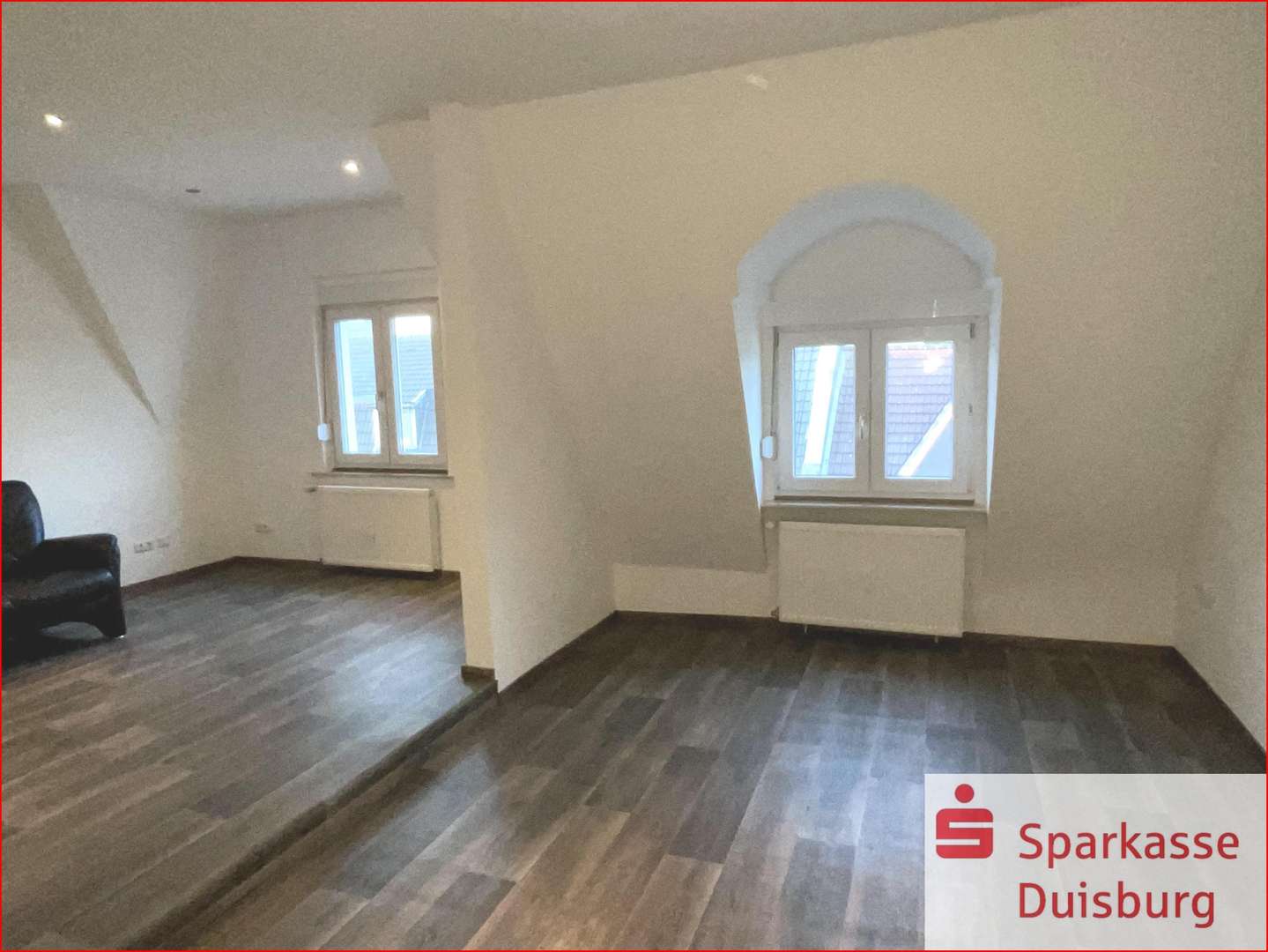 Wohn-, Esszimmer - Dachgeschosswohnung in 47229 Duisburg mit 84m² kaufen
