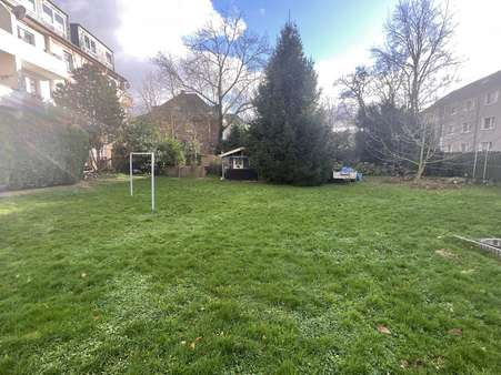 Garten  - Dachgeschosswohnung in 47167 Duisburg mit 67m² kaufen