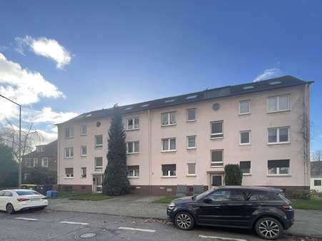 Voderansicht  - Dachgeschosswohnung in 47167 Duisburg mit 67m² kaufen