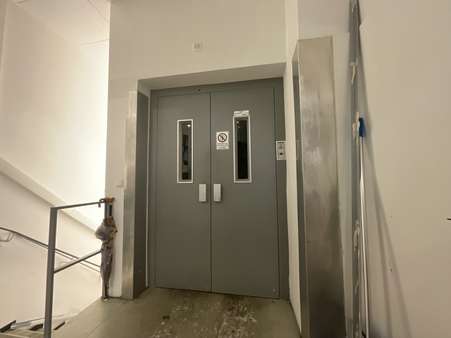 Aufzug EG ins KG - Wohn- / Geschäftshaus in 47055 Duisburg mit 249m² als Kapitalanlage kaufen