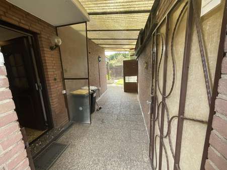 Durchgang zwischen Haus u. Garage Durchgang zwischen Haus u. Garage - Einfamilienhaus in 47198 Duisburg mit 95m² kaufen