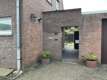 Hauseingang Hauseingang - Einfamilienhaus in 47198 Duisburg mit 95m² kaufen