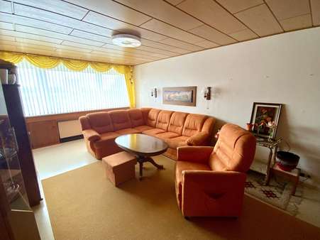 Wohnzimmer - Etagenwohnung in 47506 Neukirchen-Vluyn mit 94m² kaufen