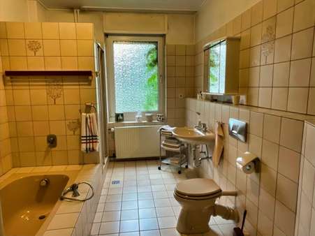 Bad im Erdgeschoss - Zweifamilienhaus in 47139 Duisburg mit 162m² kaufen