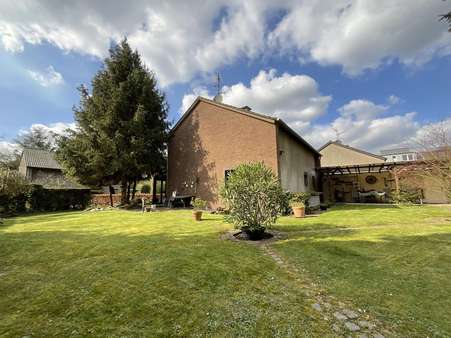 Blick aus dem Garten Blick aus dem Garten - Einfamilienhaus in 47259 Duisburg mit 126m² kaufen