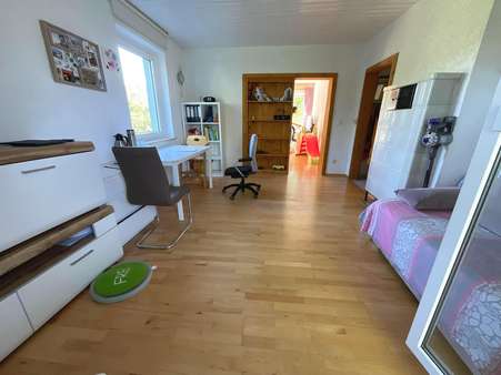 Wohnzimmer - Etagenwohnung in 40474 Düsseldorf mit 60m² kaufen