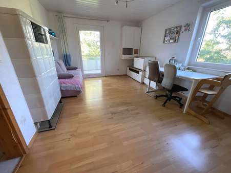 Wohnzimmer - Etagenwohnung in 40474 Düsseldorf mit 60m² kaufen