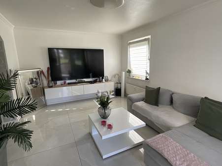 Wohnzimmer - Erdgeschosswohnung in 47167 Duisburg mit 78m² kaufen