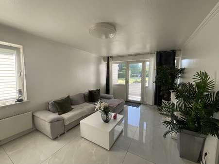 Wohnzimmer - Erdgeschosswohnung in 47167 Duisburg mit 78m² kaufen