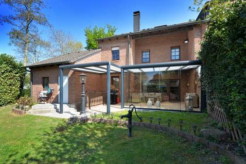 Gartenansicht des Hauses - Doppelhaushälfte in 47441 Moers mit 115m² kaufen