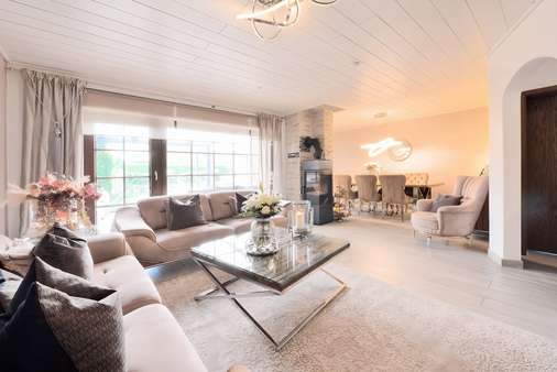 das gesamte Wohn-/Esszimmer - Doppelhaushälfte in 47441 Moers mit 115m² kaufen