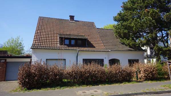 Hausansicht - Zweifamilienhaus in 47441 Moers mit 291m² kaufen