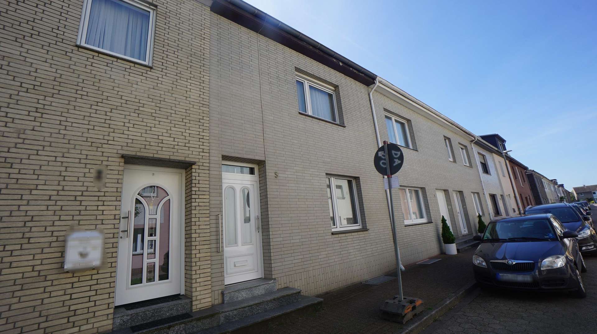 Hausansicht - Reihenmittelhaus in 47441 Moers mit 90m² kaufen