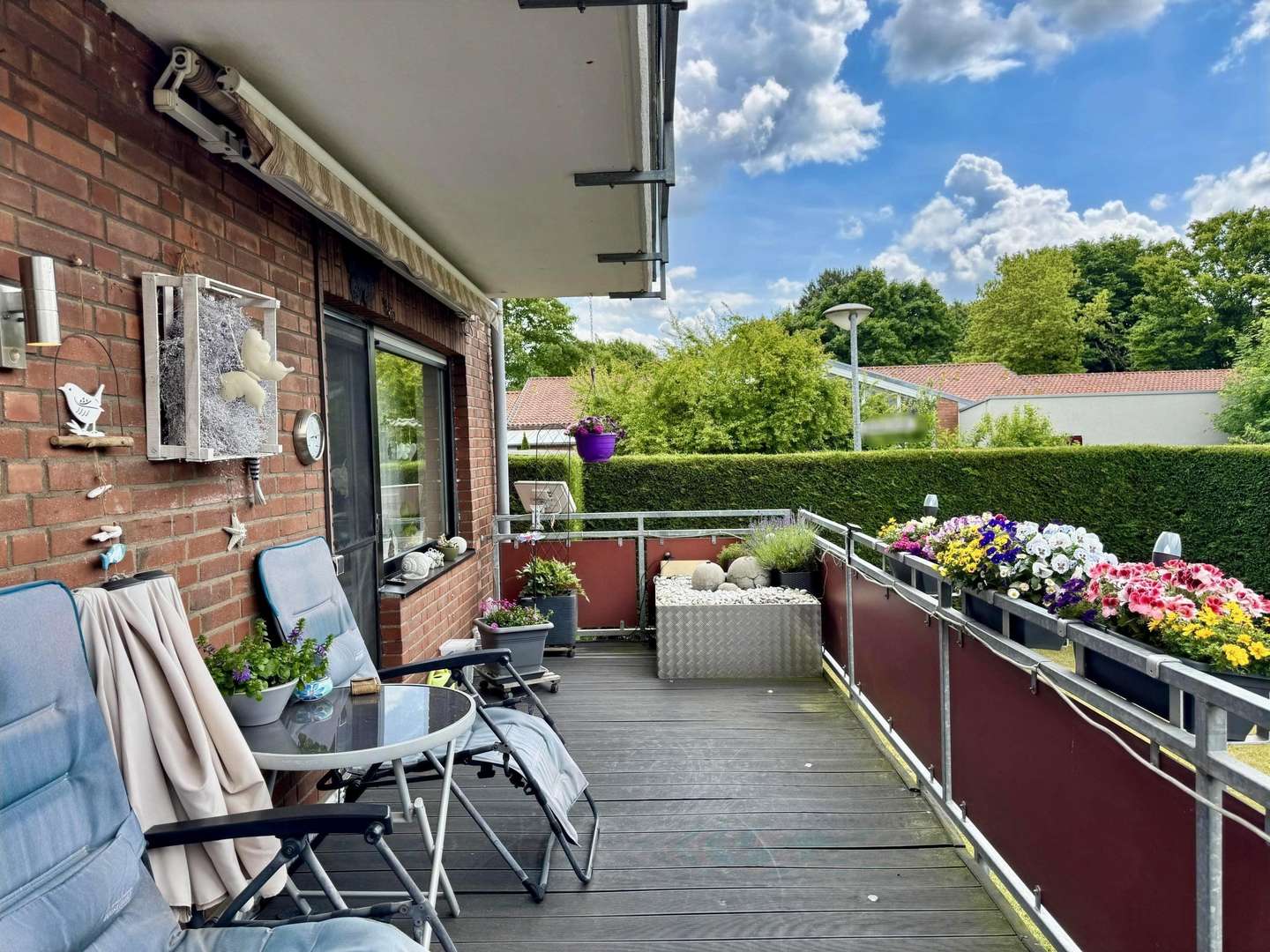 Großzügiger Süd-/West-Balkon mit Markise Großzügiger Süd-/West-Balkon mit Markise - Erdgeschosswohnung in 47495 Rheinberg mit 97m² kaufen