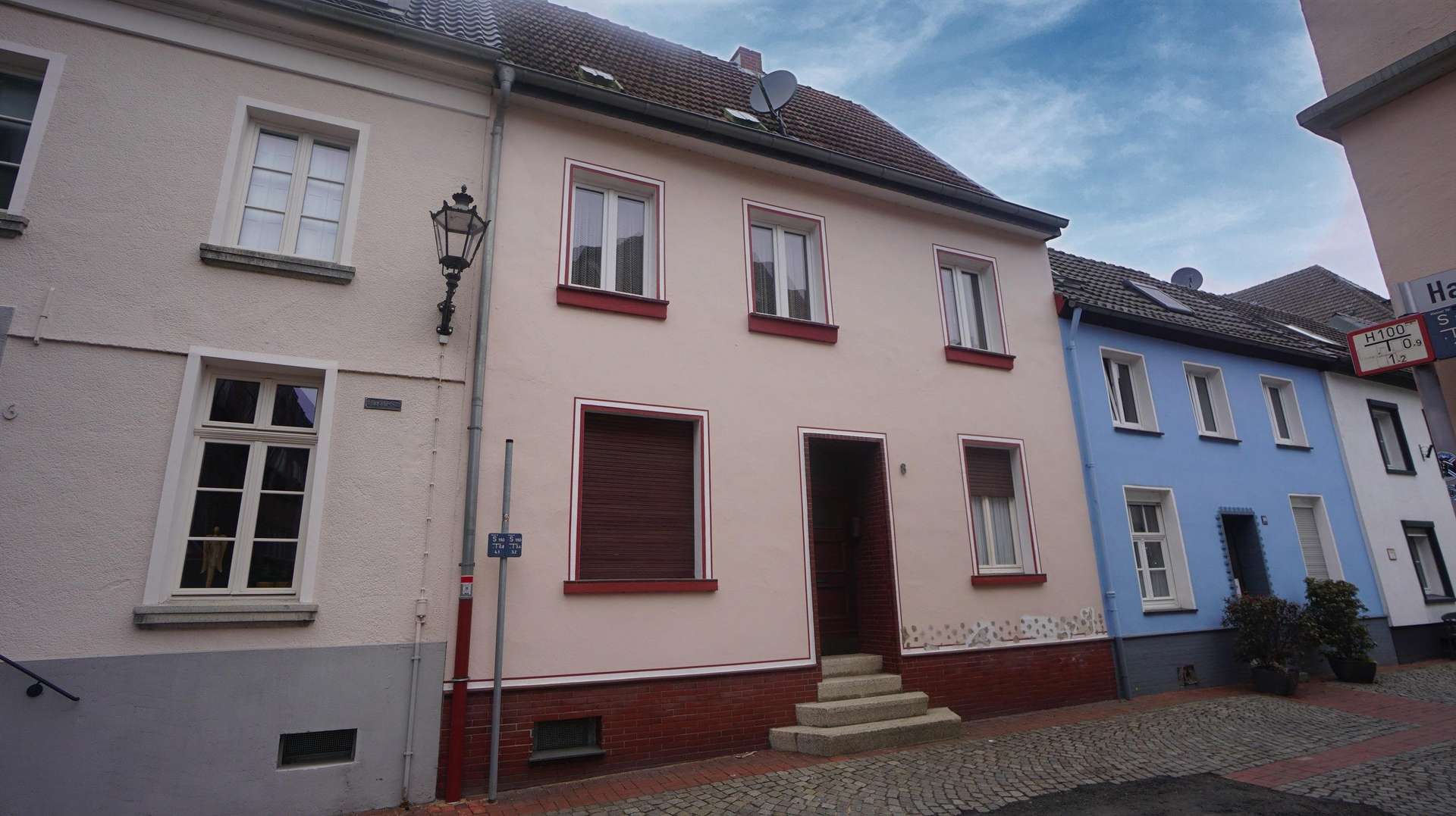 Hausansicht - Reihenmittelhaus in 47441 Moers mit 101m² kaufen
