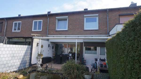 Gartenansicht des Hauses - Reihenmittelhaus in 47829 Krefeld mit 95m² kaufen