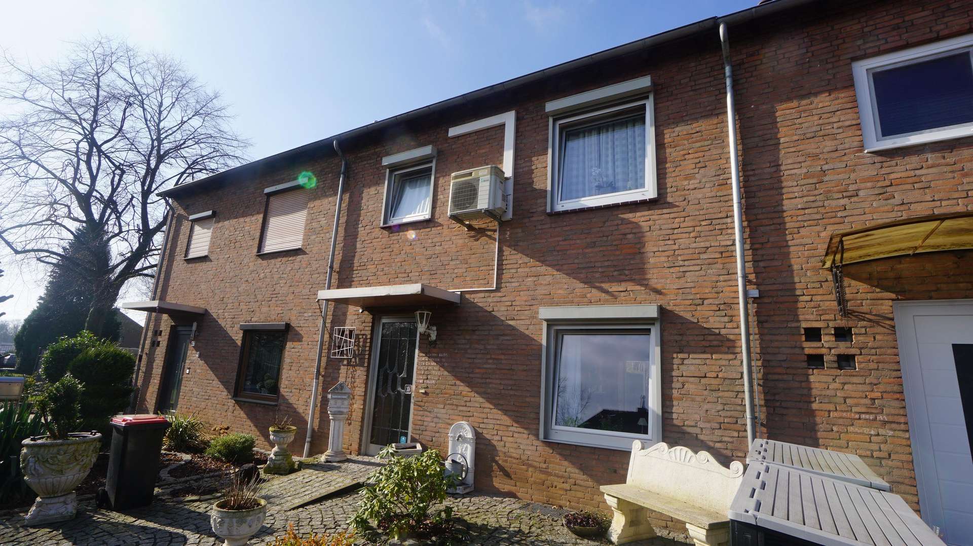 Hausansicht - Reihenmittelhaus in 47829 Krefeld mit 95m² kaufen