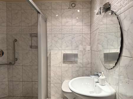 Badezimmer im EG mit Dusche Badezimmer im EG mit Dusche - Einfamilienhaus in 47445 Moers mit 268m² kaufen