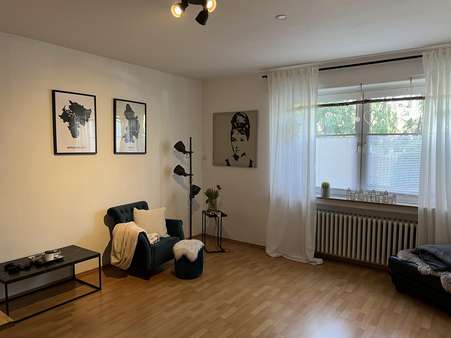 Wohnung: Wohn-/Esszimmer - Wohn- / Geschäftshaus in 47226 Duisburg mit 210m² als Kapitalanlage kaufen