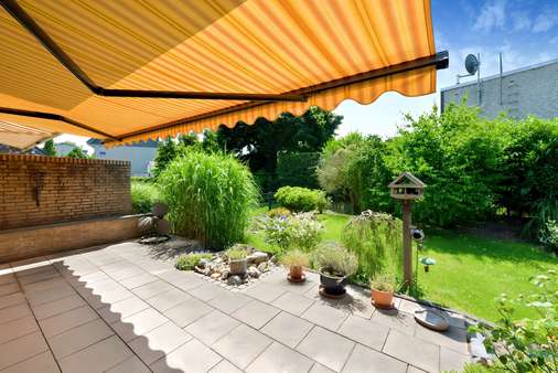 der Blick in den Garten der Blick in den Garten - Doppelhaushälfte in 47199 Duisburg mit 108m² kaufen