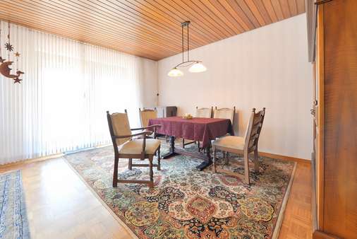 hier trifft sich die Familie zum Essen hier trifft sich die Familie zum Essen - Doppelhaushälfte in 47199 Duisburg mit 108m² kaufen