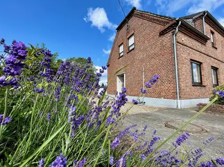 Urige Doppelhaushälfte auf großem Grundstück mit XXL Garage im grünen Rheinberg/Millingen!