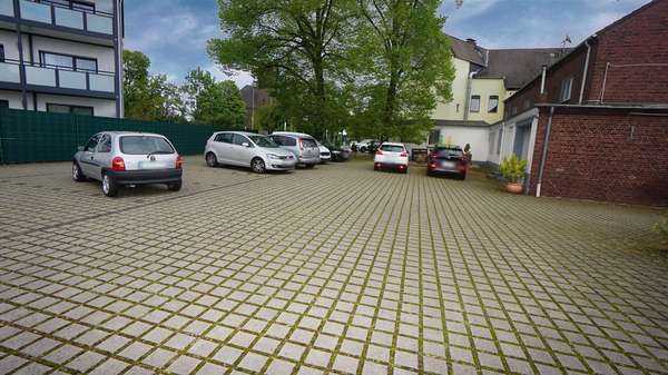aktuell als Parkfläche genutzt - Grundstück in 47228 Duisburg mit 1280m² kaufen