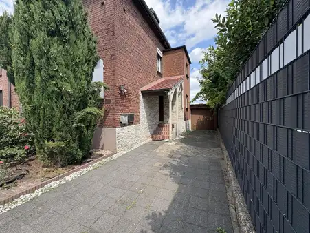 Moderne Ausstattung in einem traditionellen Haus in Moers-Scherpenberg