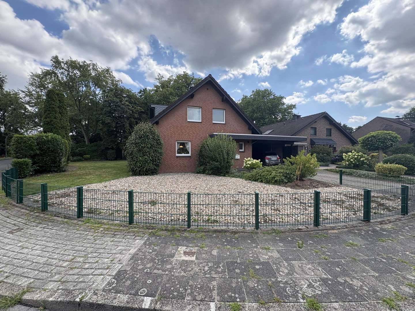 Startseite Startseite - Einfamilienhaus in 47506 Neukirchen-Vluyn mit 142m² kaufen
